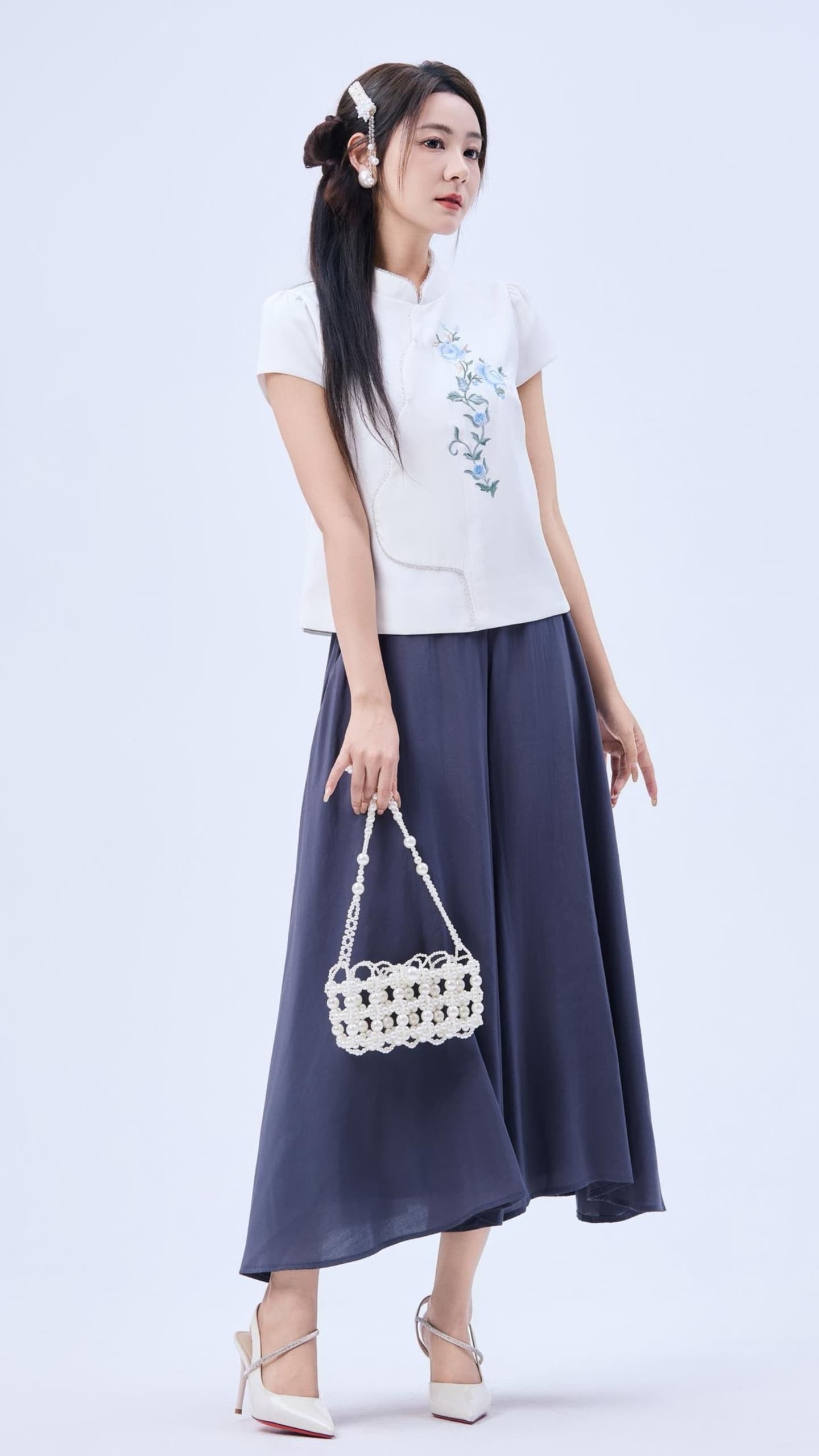 Hua Oriental Embroidered Qipao Top
