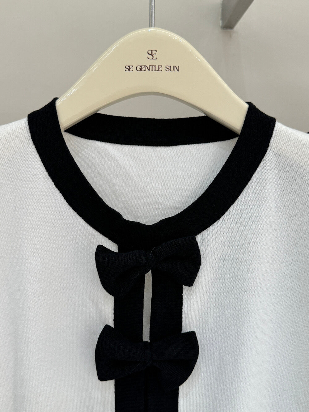 Peni Bow Tie Bi-color Knit Top