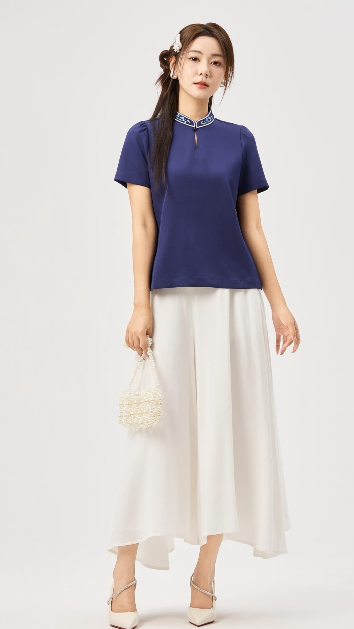 Su Oriental Embroidered Qipao Top