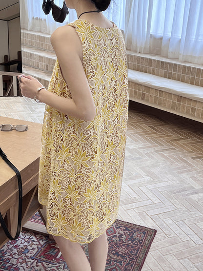 Hoo V-Neck Broderie Dress