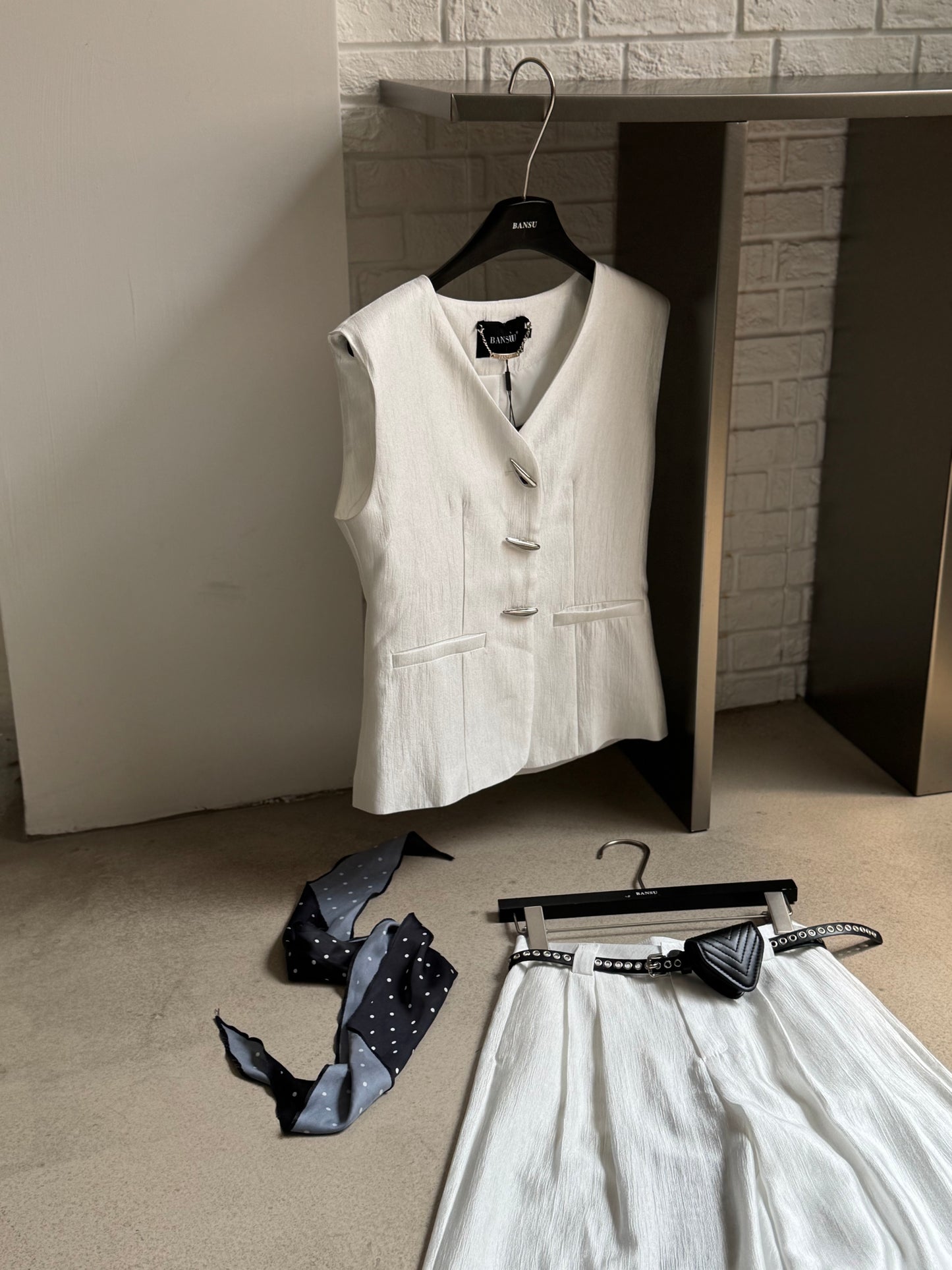 Su Abstract Button Vest