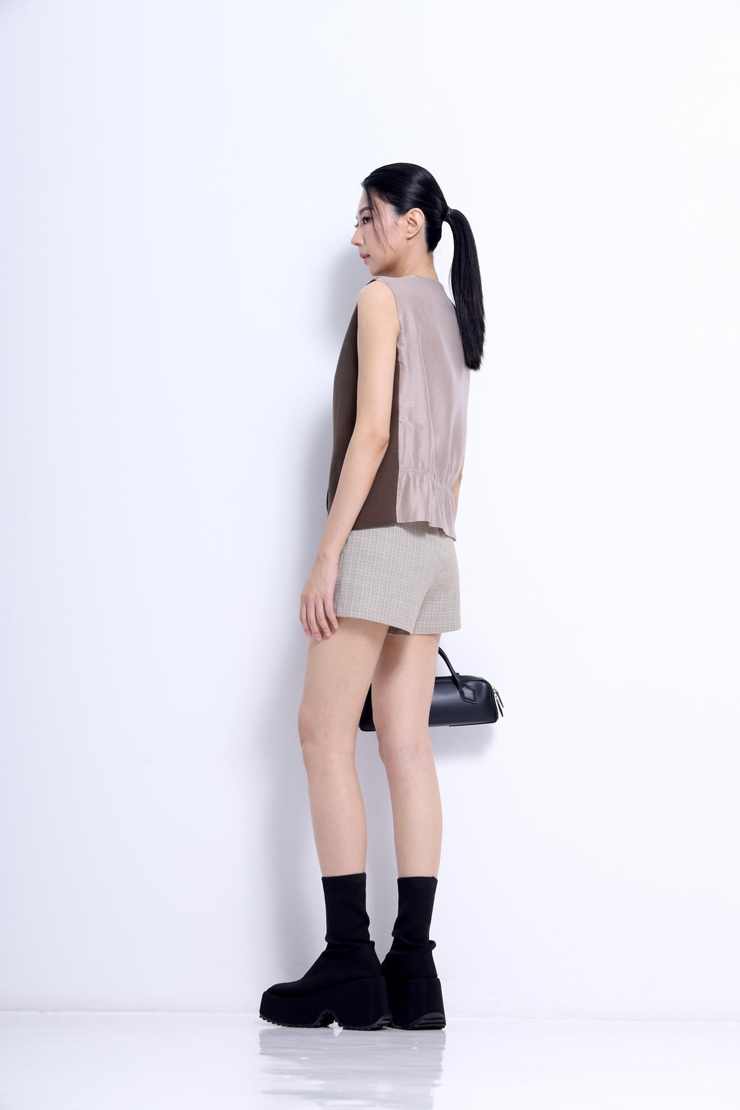 Kali Bi-Color V-Neck Vest