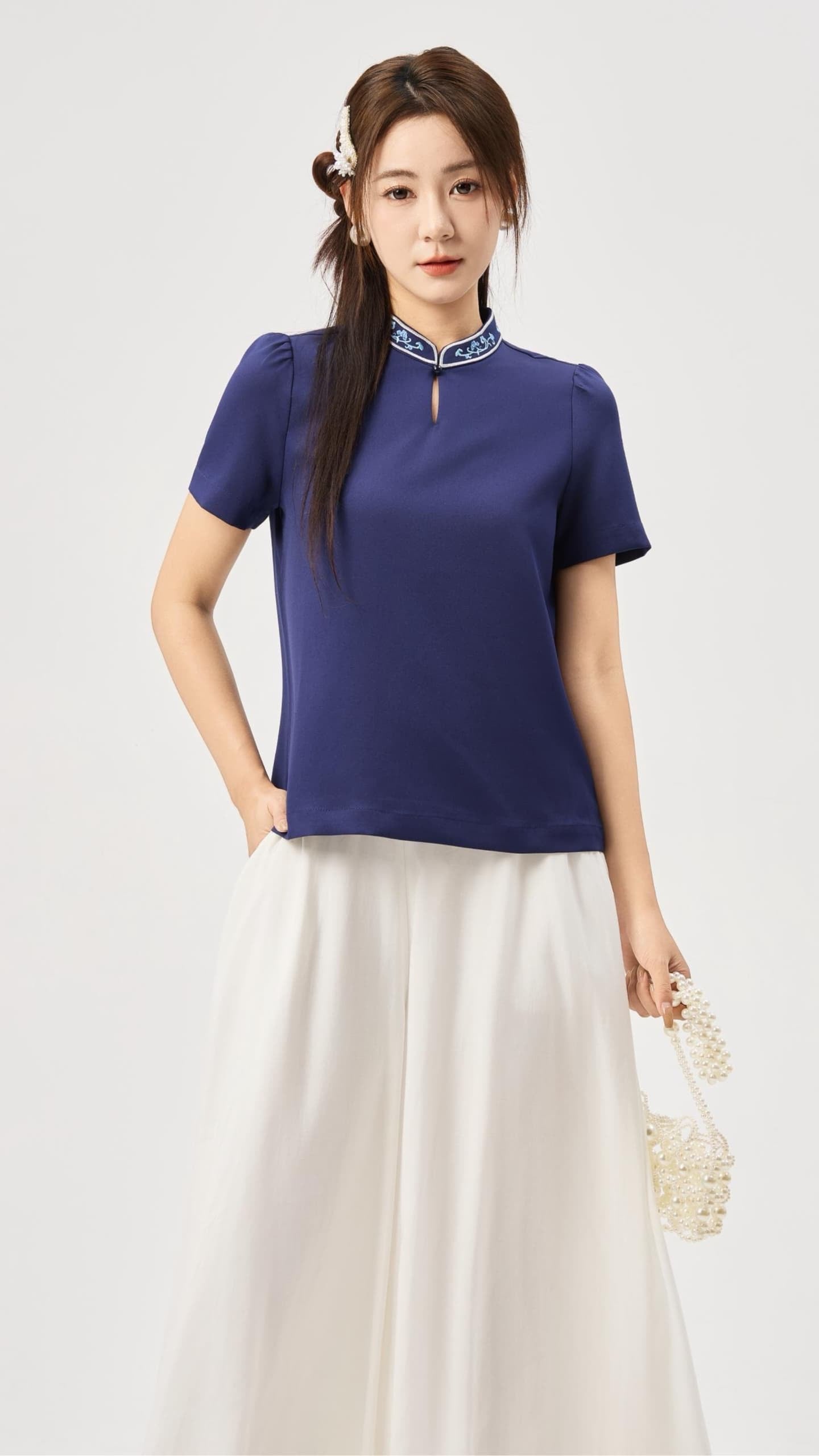 Su Oriental Embroidered Qipao Top