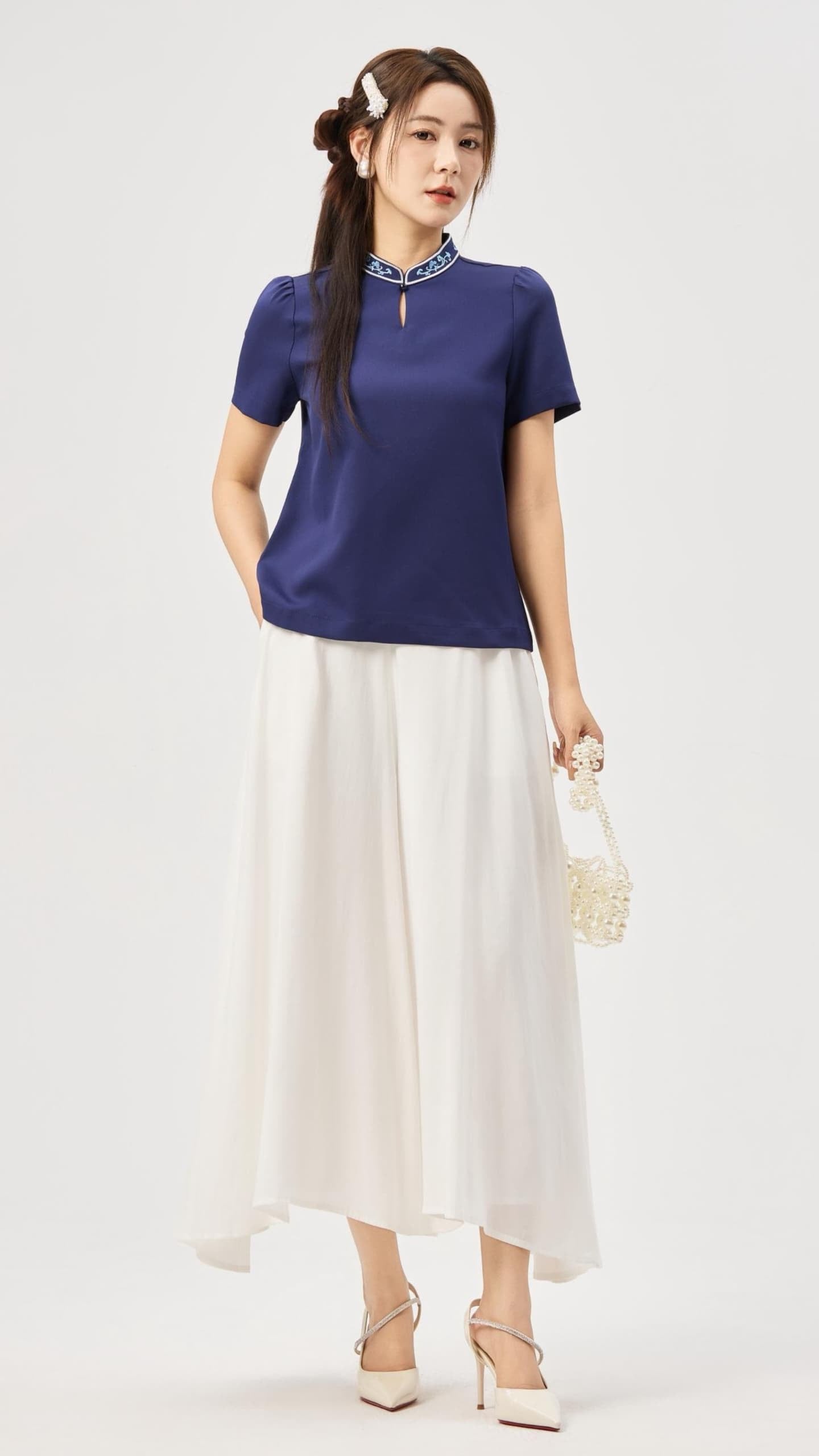 Su Oriental Embroidered Qipao Top