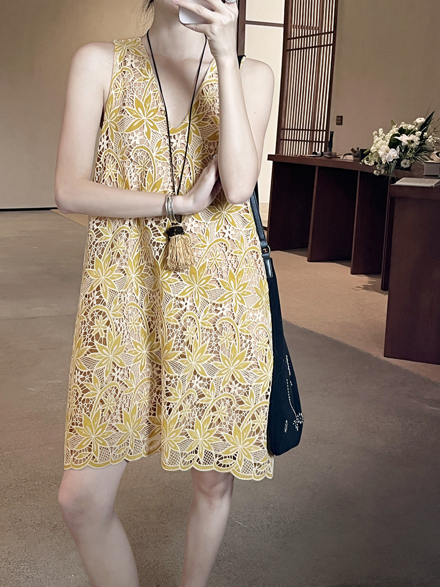 Hoo V-Neck Broderie Dress