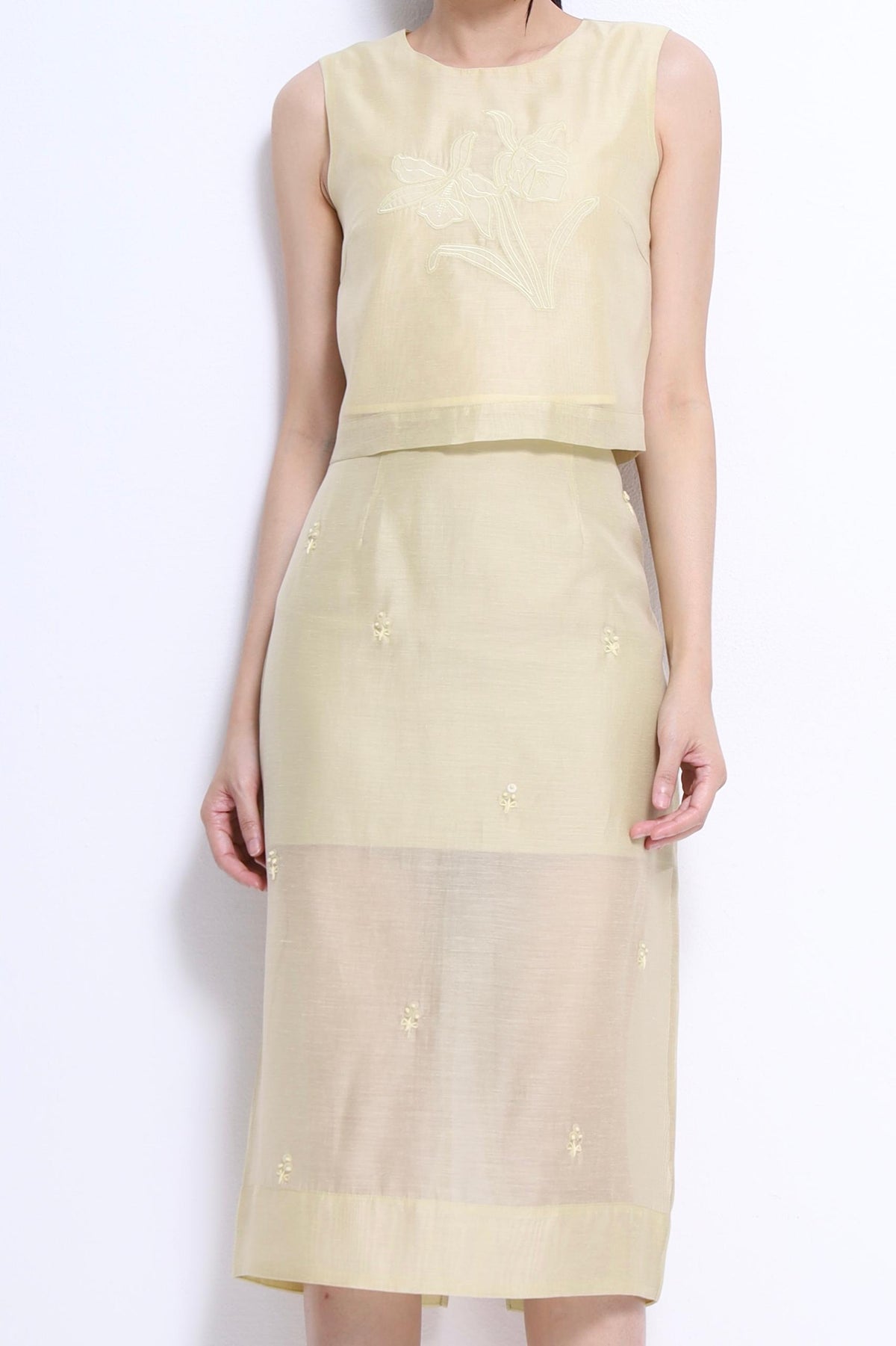 Lian Orient Floral Embroidered Sleeveless Top