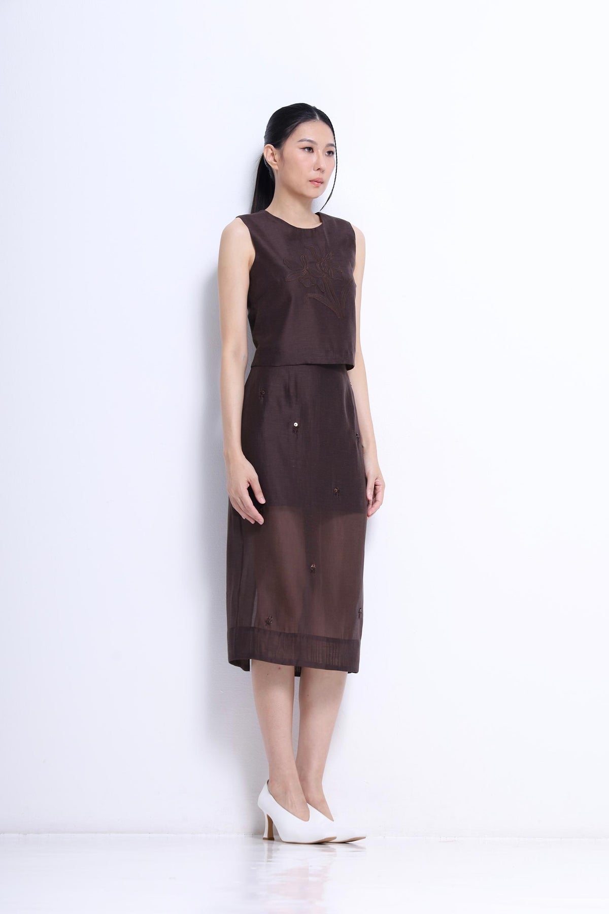Lian Orient Floral Embroidered Sleeveless Top