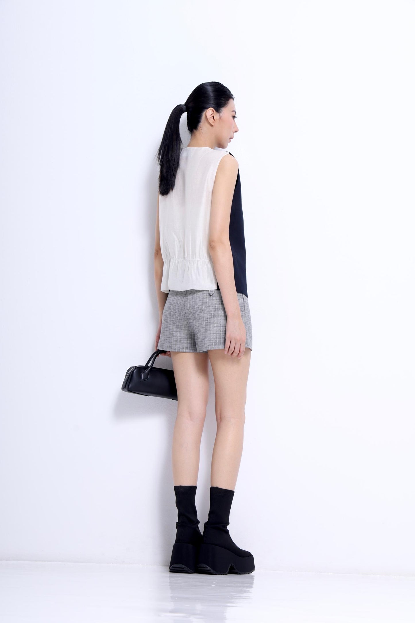 Kali Bi-Color V-Neck Vest