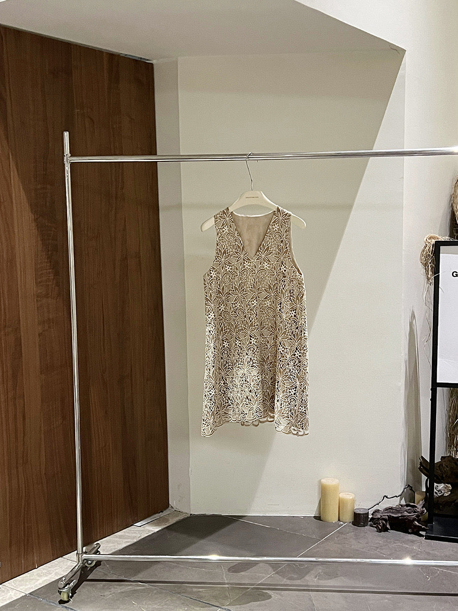 Hoo V-Neck Broderie Dress
