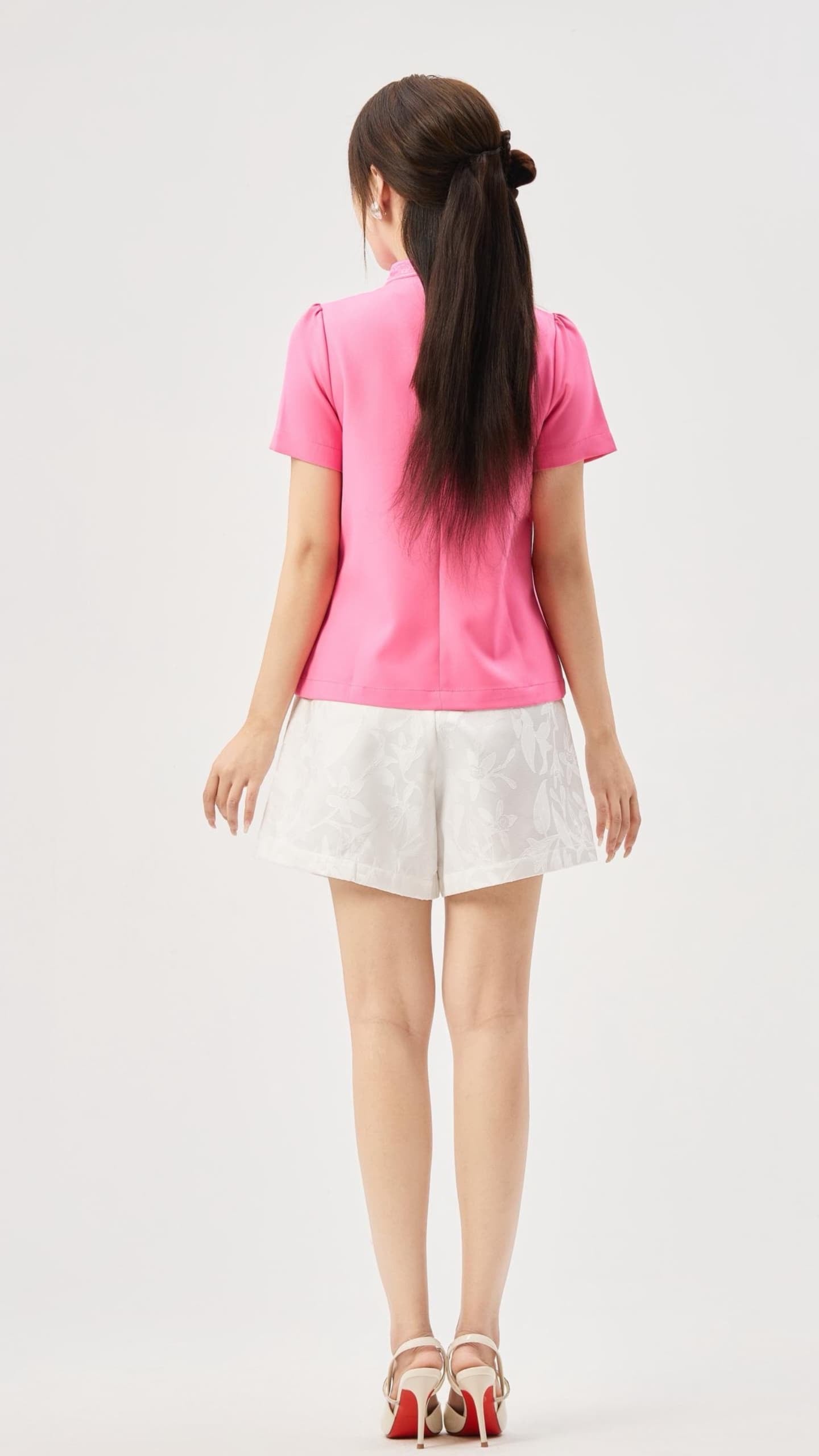 Su Oriental Embroidered Qipao Top