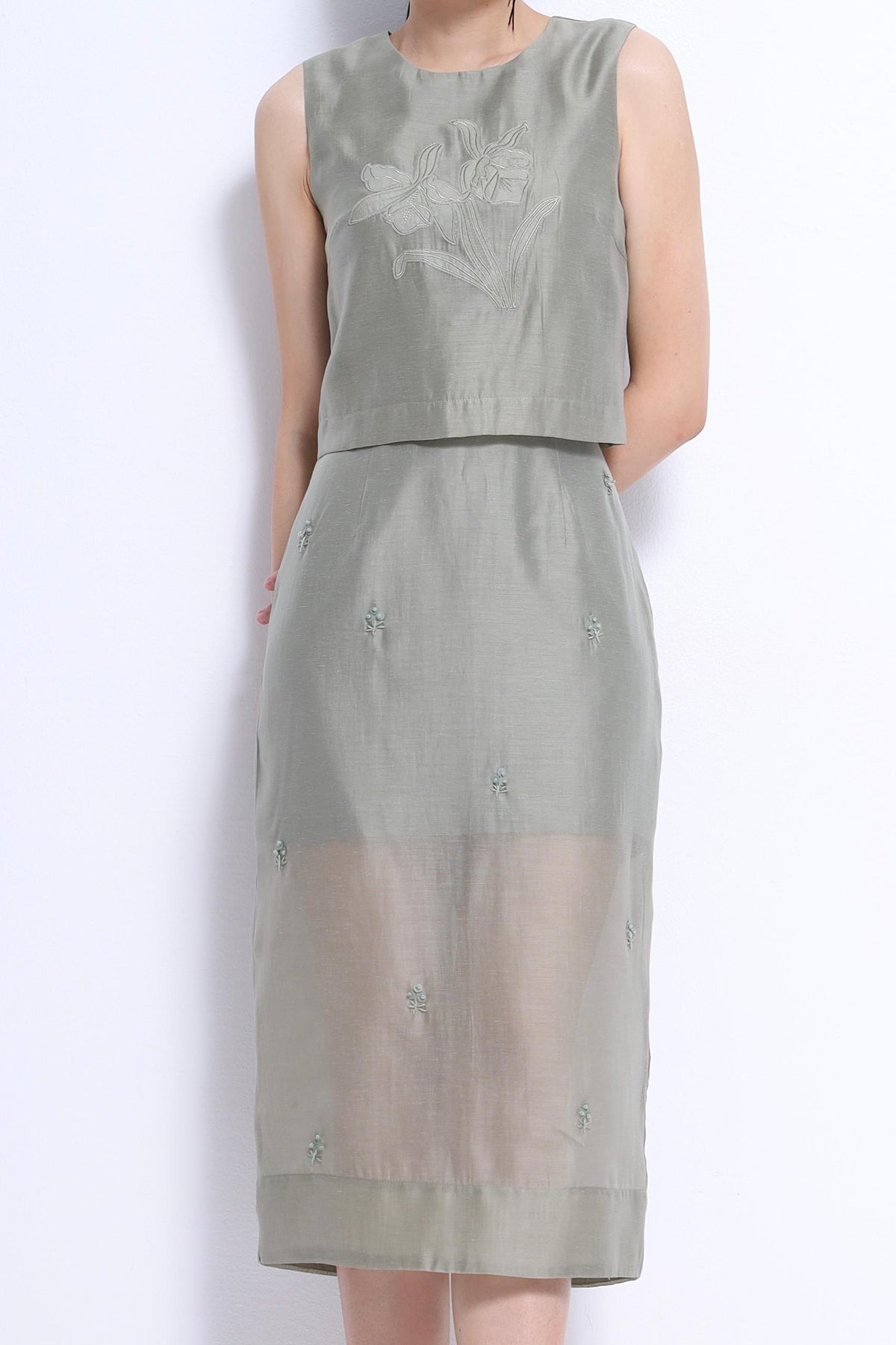 Lian Orient Floral Embroidered Sleeveless Top
